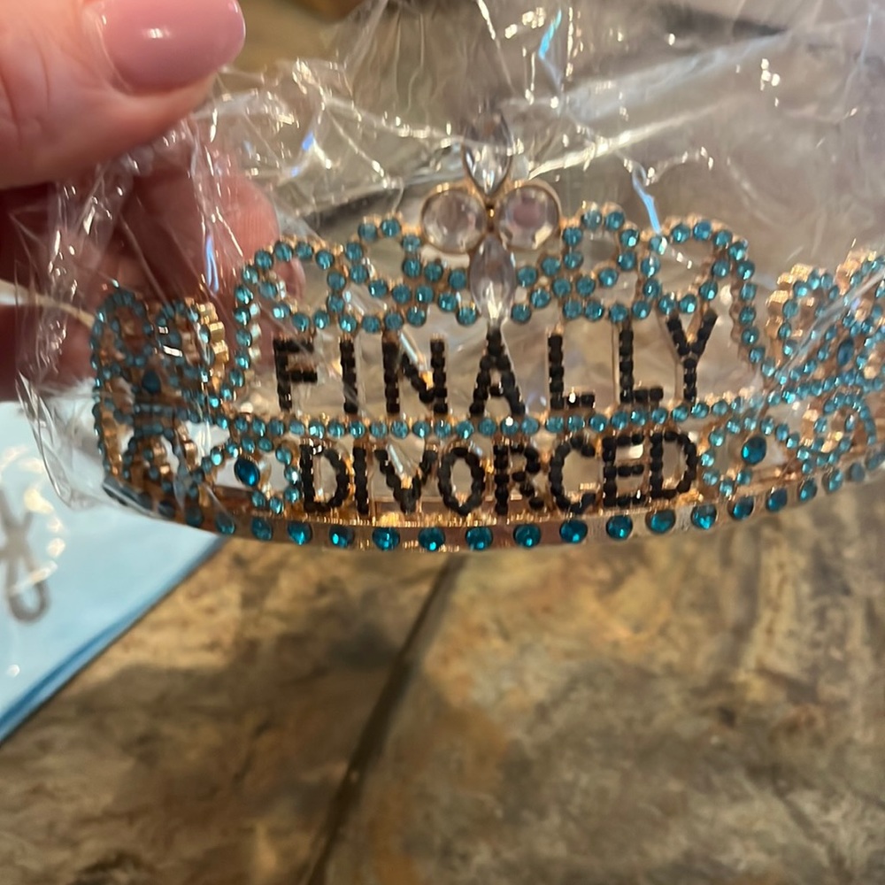Finally divorced crown and sash 👑